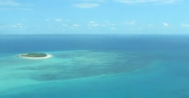 vue du ciel sur l'archipel des Quirimbas et ses eaux azurées