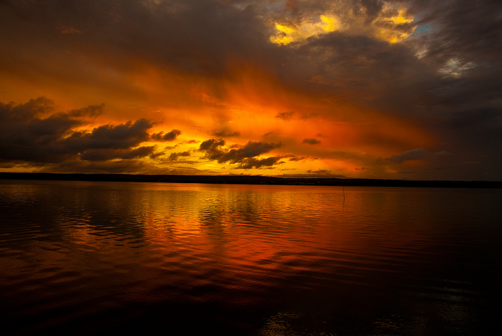 coucher de soleil sur l'océan indien depuis l'île d'Inhambane