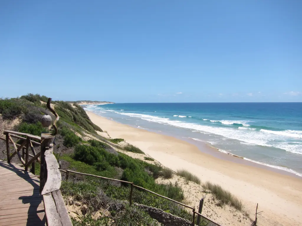 vue depuis un ponton sur la plage de Tofo
