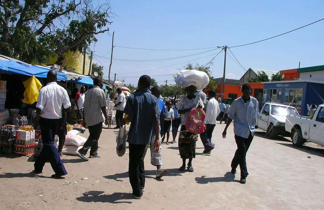 effervescence dans les rues du marché de Vilanculos