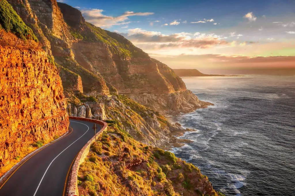 Chapman's Peak : une route sinueuse entre les montagnes et l'océan