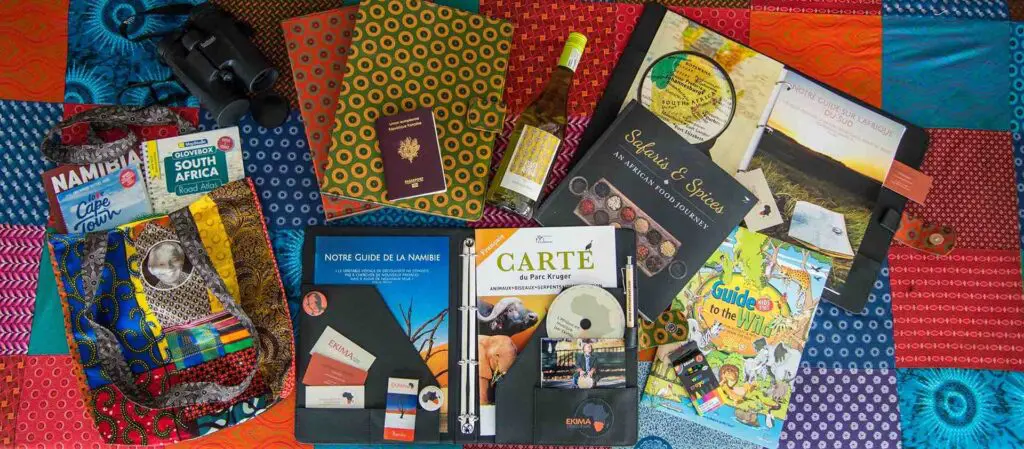 Les documents de voyages et attentions ekima : guide, cartes et goodies