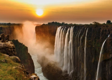 Coucher de soleil au dessus des Chutes Victoria