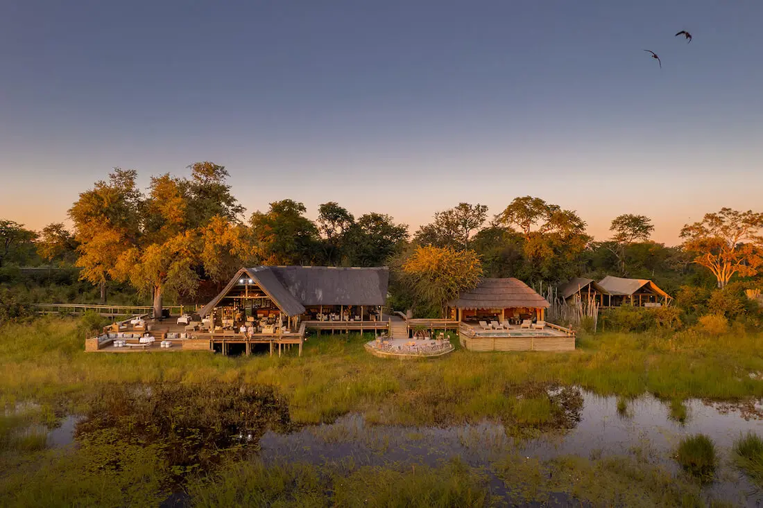 Vue d'ensemble sur le lodge et son environnement 