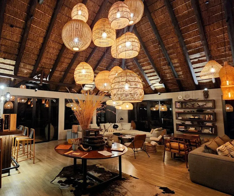nos-services-logement-lodge-ekima-afrika-travel-agence-voyage-afrique-australe