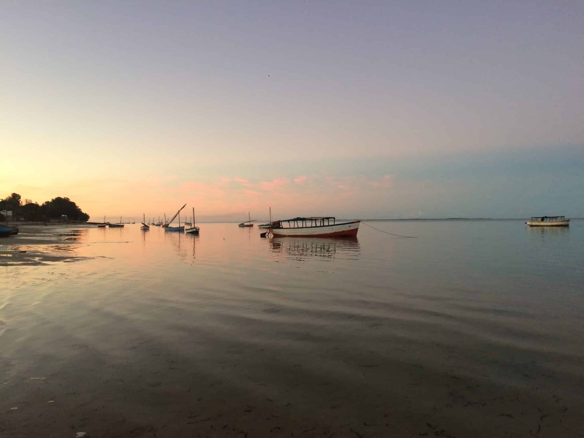 baie de vilanculos avec un magnifique de coucher du soleil