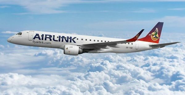 Un avion de la compagnie Airlink évoluant dans les airs