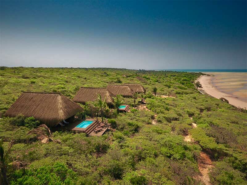 Un lodge intimiste niché dans la verdure en bord de mer