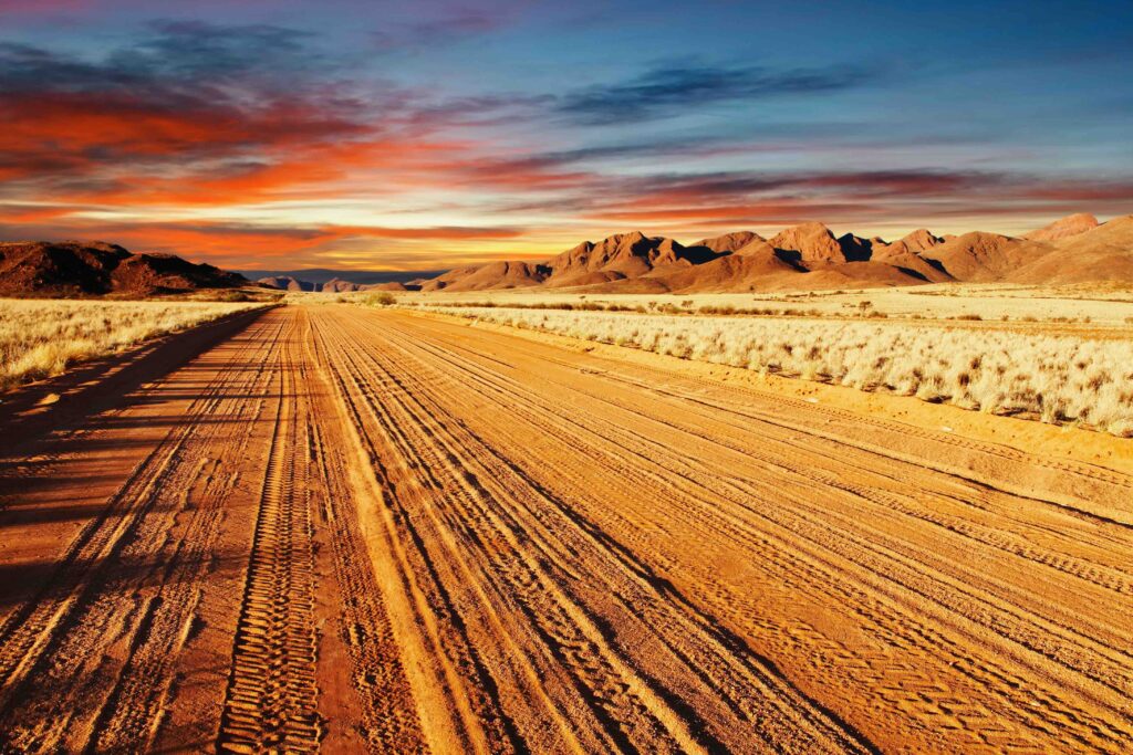 Conduite sur longue distance piste dans le desert du Kalahari
