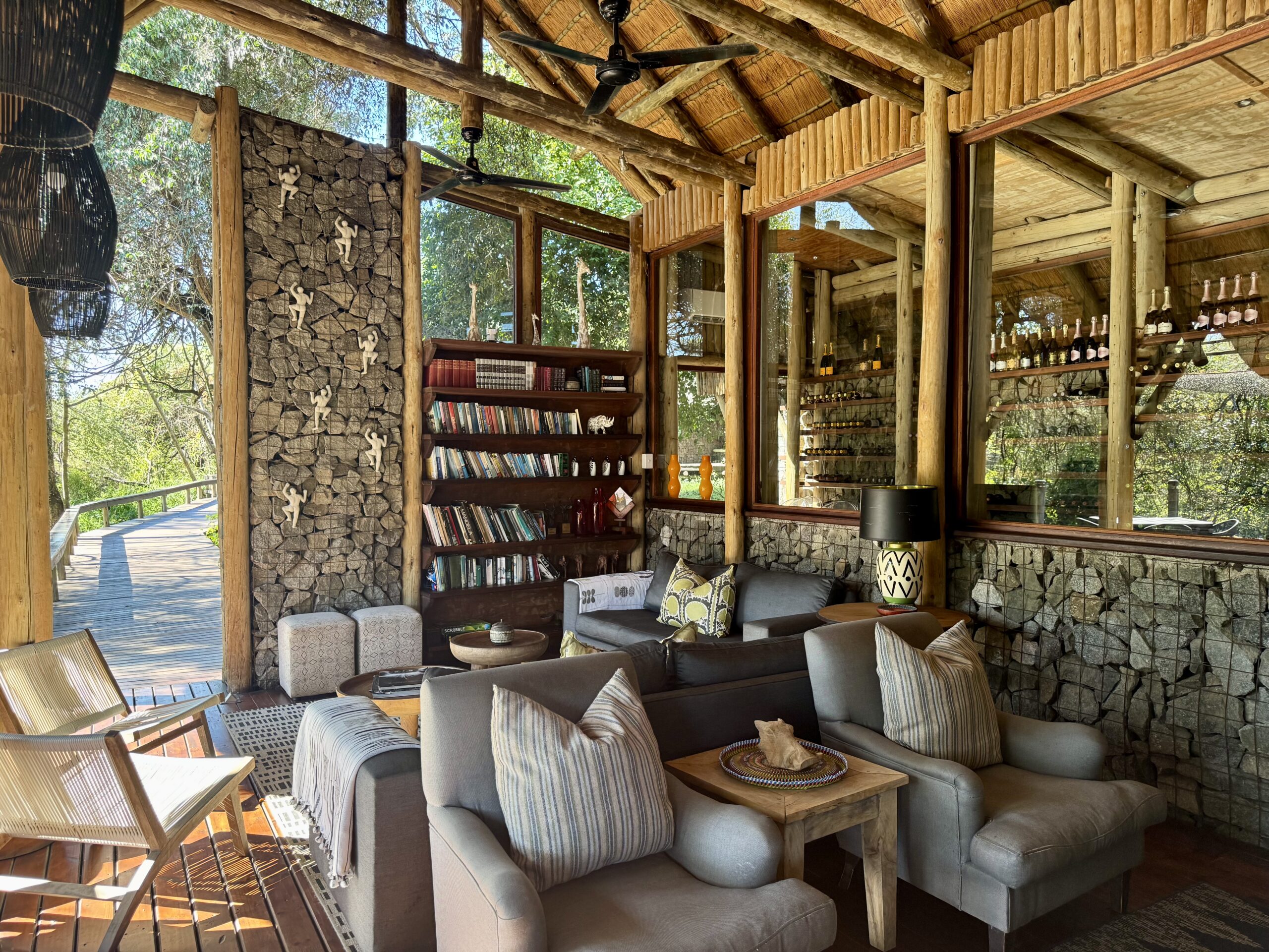 nos-services-lodge-ekima-afrika-travel-agence-voyage-afrique-australe